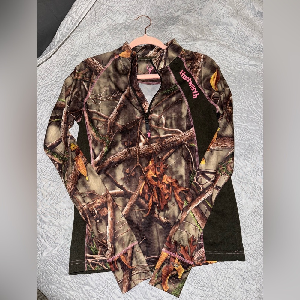 Huntworth Women's Camo Sweatshirt with Pink Accents